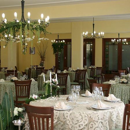 Hotel Olga Казорія Екстер'єр фото
